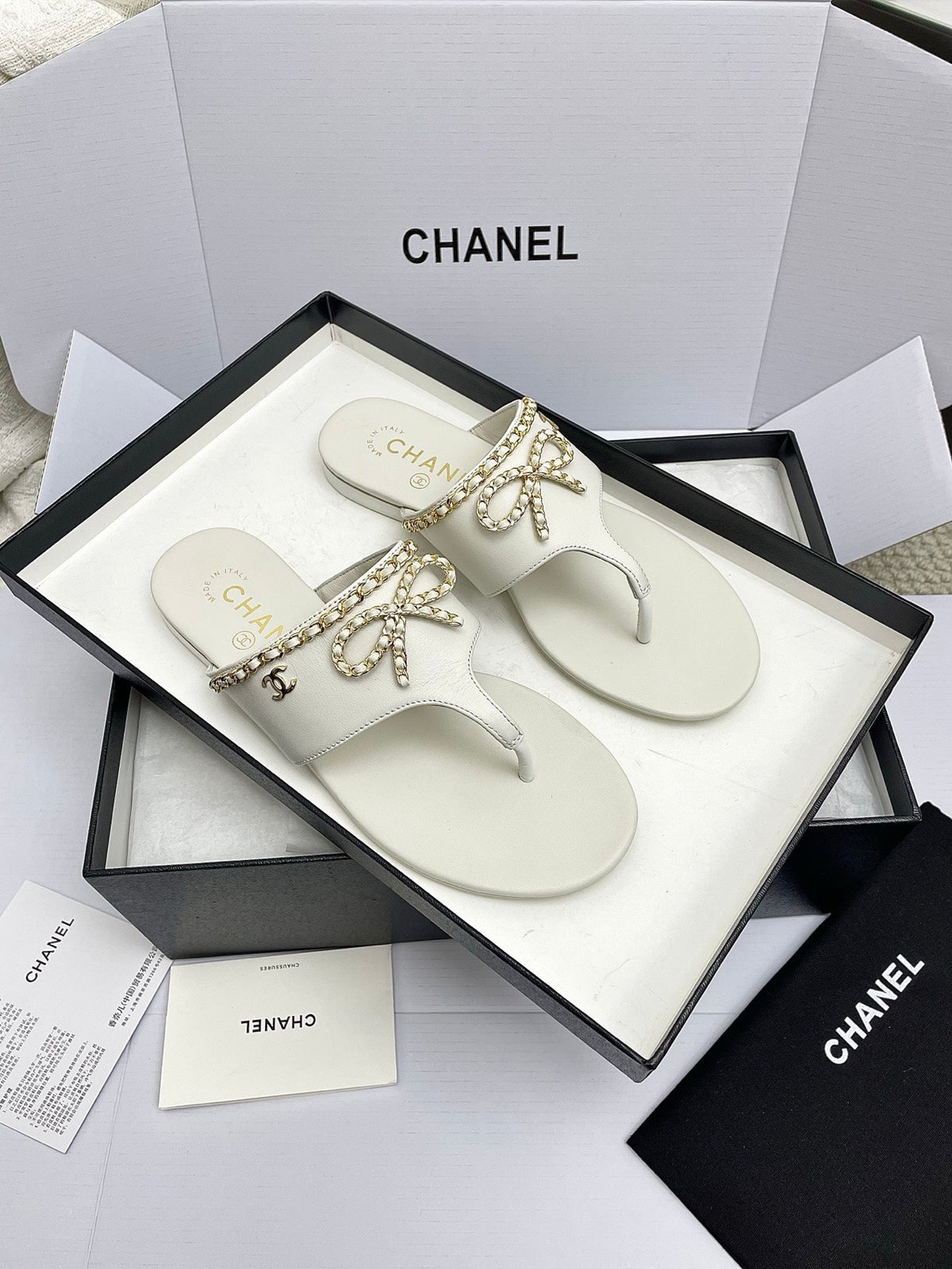 CC 26s Thong Sandals White Sheepskin 645323