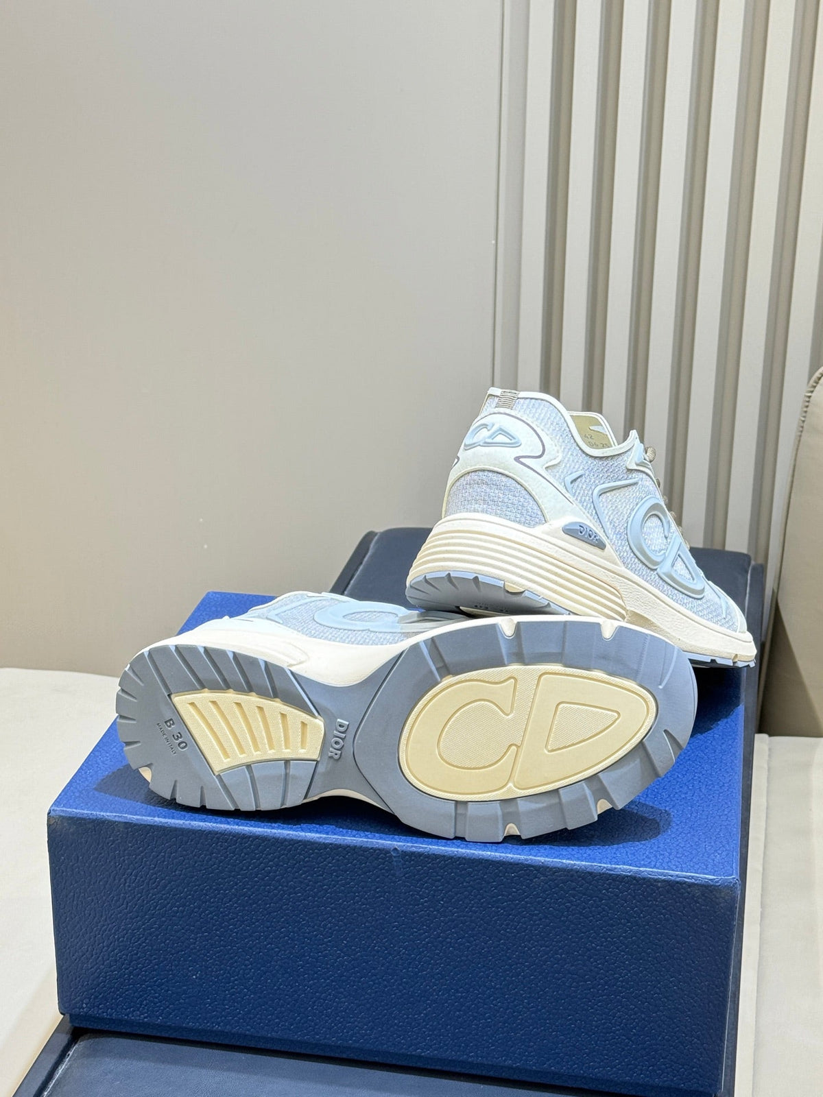 CD 26 B30 Sneaker White Silver Gray Mesh TPU 621818