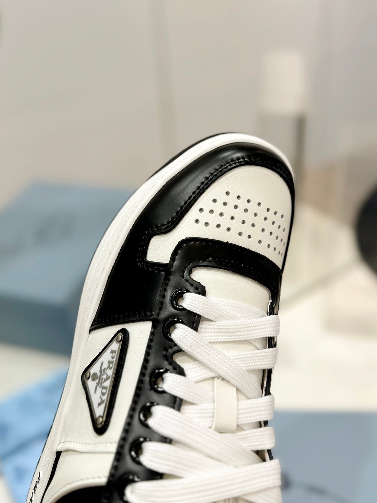 PRA DOWNTOWN NAPPA SNEAKERS BLACK AND WHITE CALFSKIN