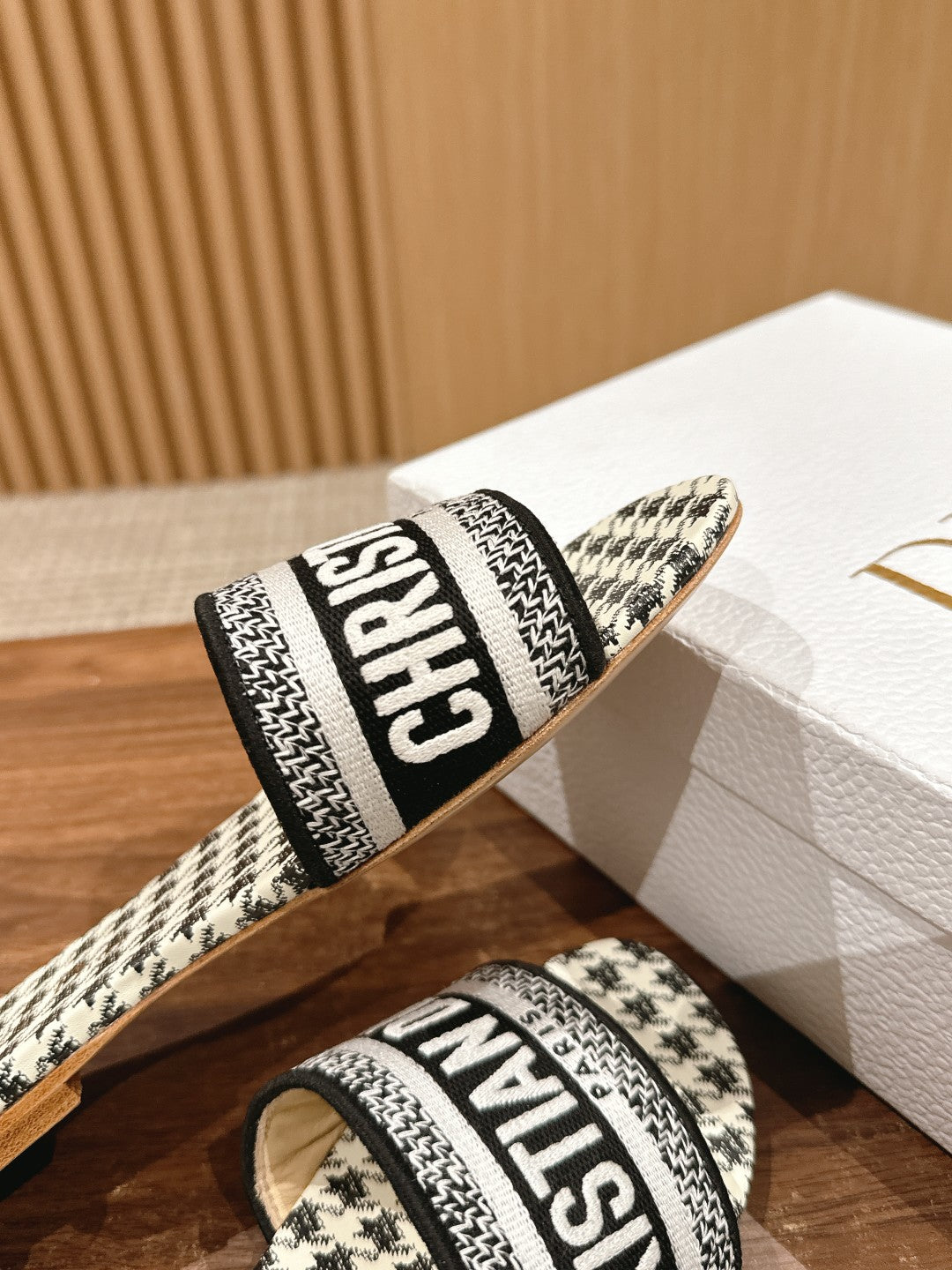 CD 26s D-Club Flat Slides In Black And White Houndstooth