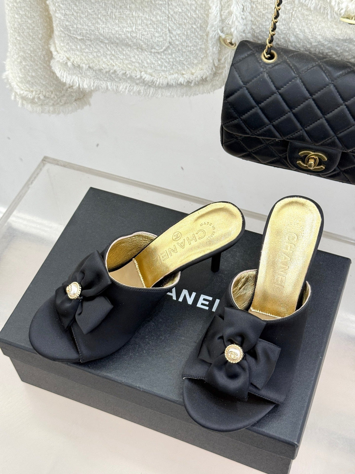 CC 26 Bow Sandal 85mm Black Gold Satin Sheepskin 609810