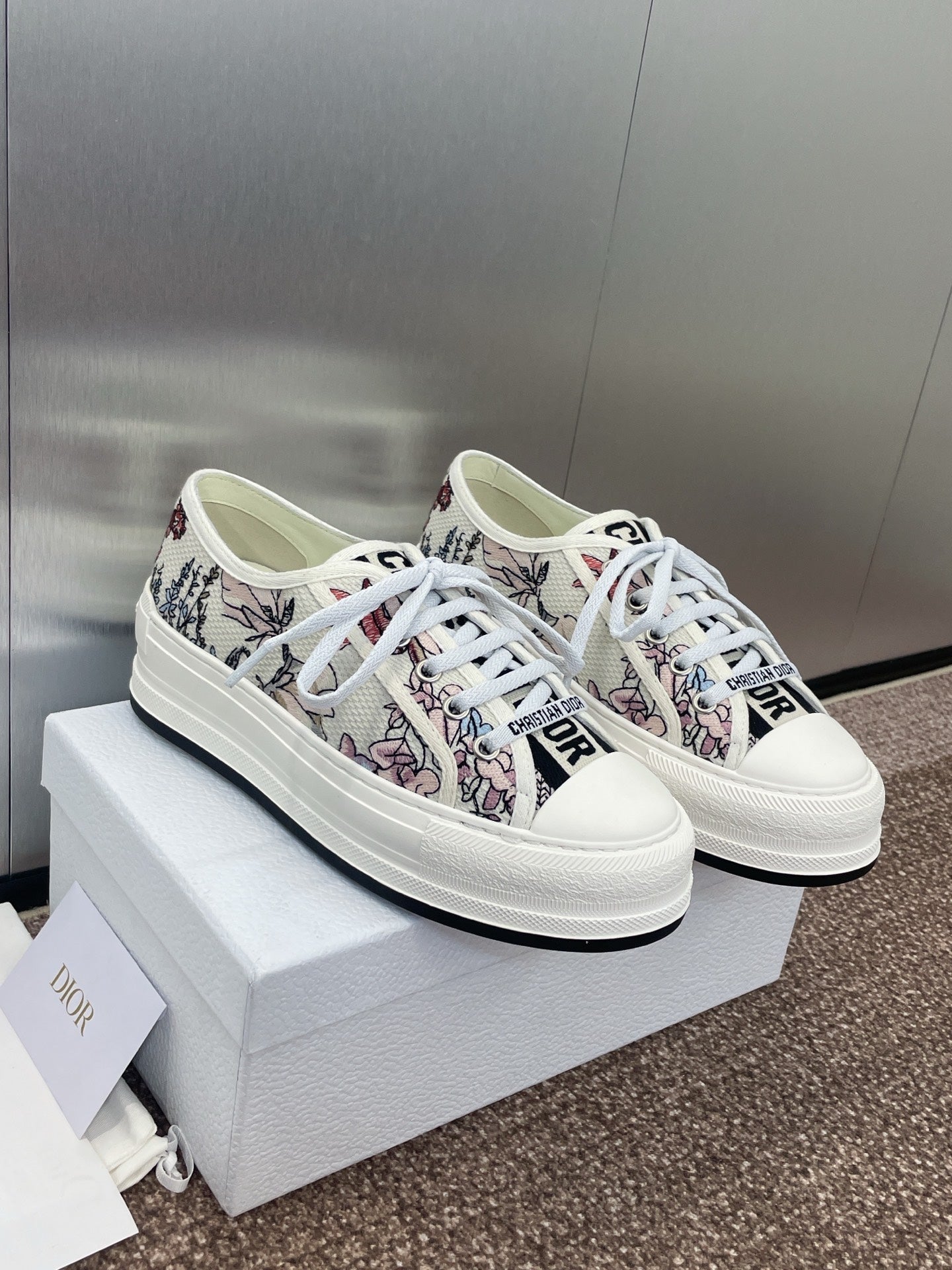 CD Walk'n Dior Oblique White Flower Motif Cowhide Fabric