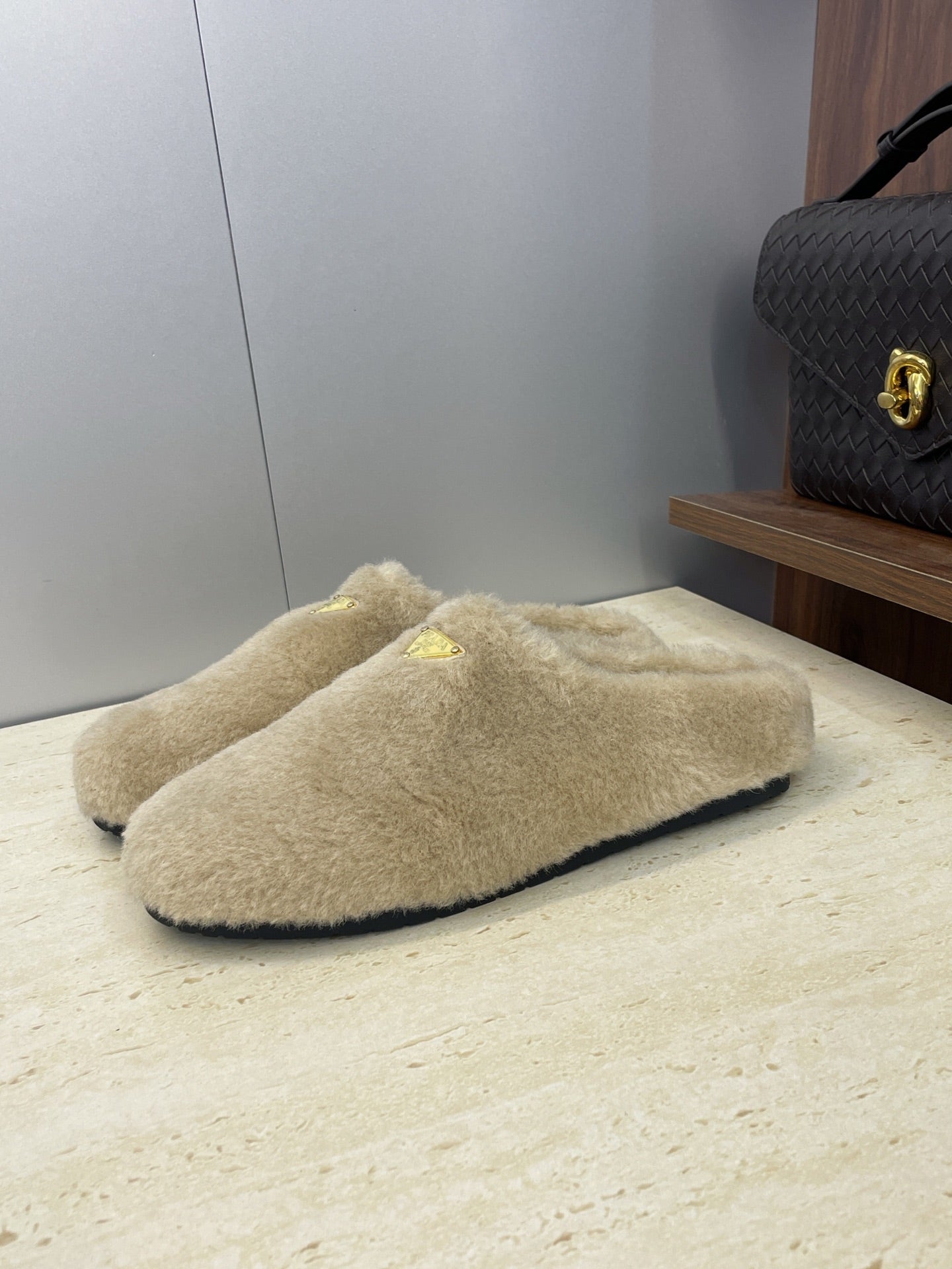 Prada 25s Slide Warm Beige Shearing 551888
