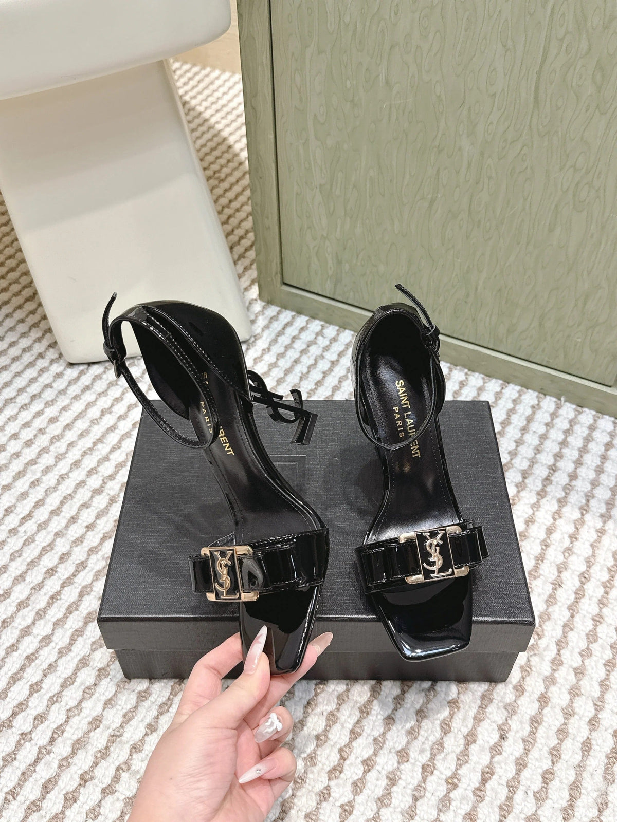 YSL 26ss High-Heeled Sandals 85 Black Patent Leather 654678