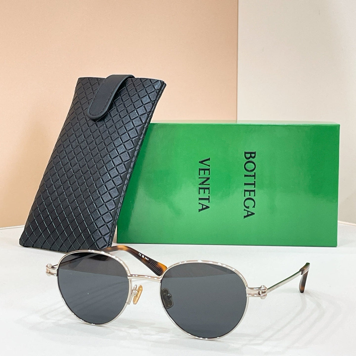 BOTTEGA VENETA Sunglasses BV1382S