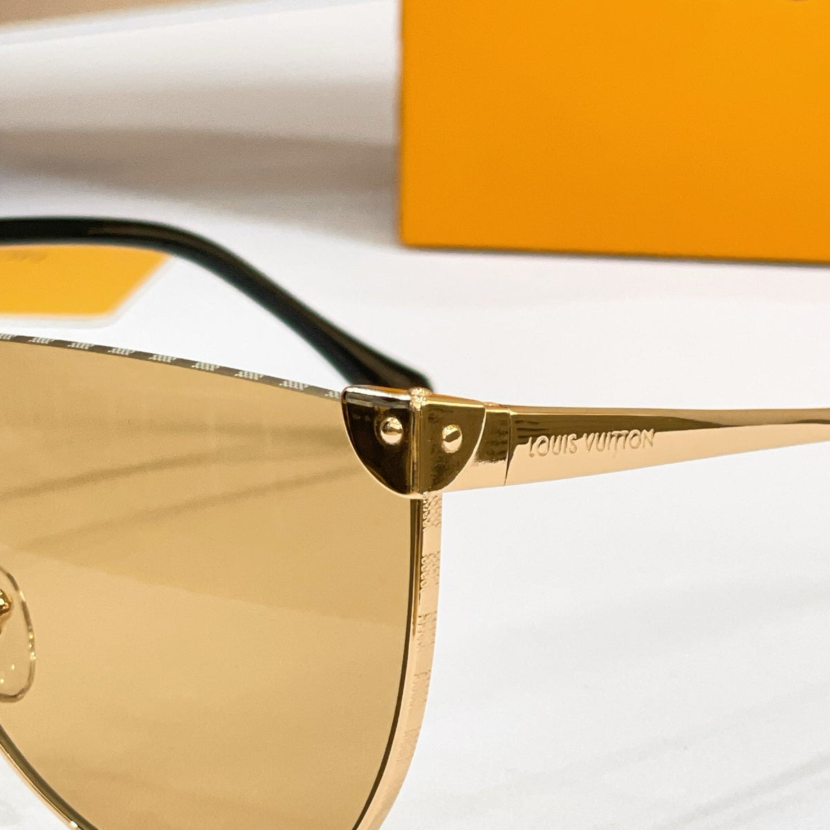 LOUIS VUITTON Sunglasses Z3208U